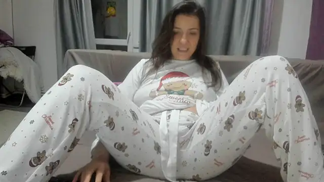 Snapshot of Dyana_Kaylinn chatting on February 2025 02:20:02 AM Dyana Kaylinn online show from February 2025 02:20:02 AM