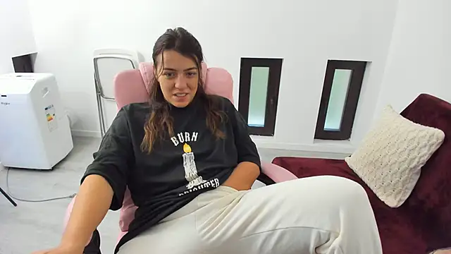 Snapshot of Dyana_Kaylinn chatting on September 2025 04:40:02 AM Dyana Kaylinn online show from September 2025 04:40:02 AM