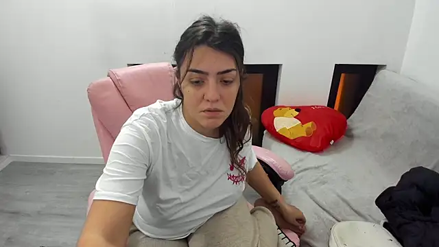 Dyana Kaylinn online show from January 2026 05:00:02 AM