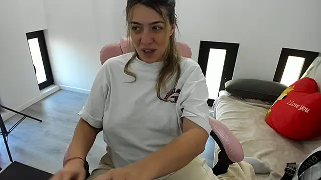 Dyana Kaylinn online show from May 2026 05:03:02 AM