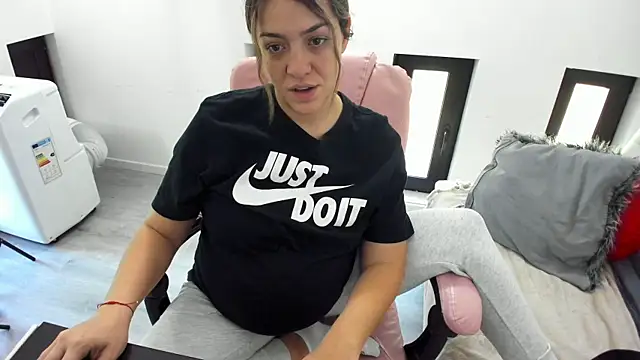Dyana Kaylinn online show from May 2026 05:24:01 AM