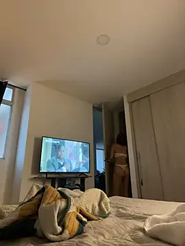 Susi bell online show from February 2025 09:38:02 PM