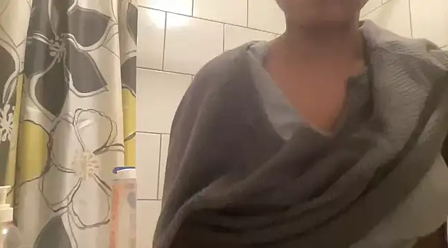 MommyConfident online show from December 2024 10:01:02 PM