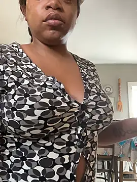 MommyConfident online show from July 2026 02:44:01 PM