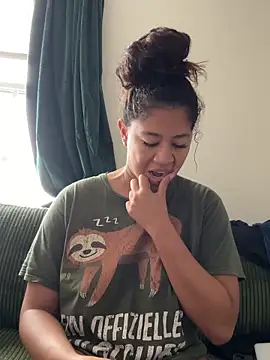 Snapshot of VanessaBling chatting on November 2025 04:07:01 PM VanessaBling online show from November 2025 04:07:01 PM