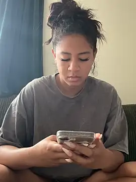 Snapshot of VanessaBling chatting on December 2025 04:13:02 PM VanessaBling online show from December 2025 04:13:02 PM