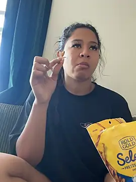 Snapshot of VanessaBling chatting on January 2026 04:33:02 PM VanessaBling online show from January 2026 04:33:02 PM