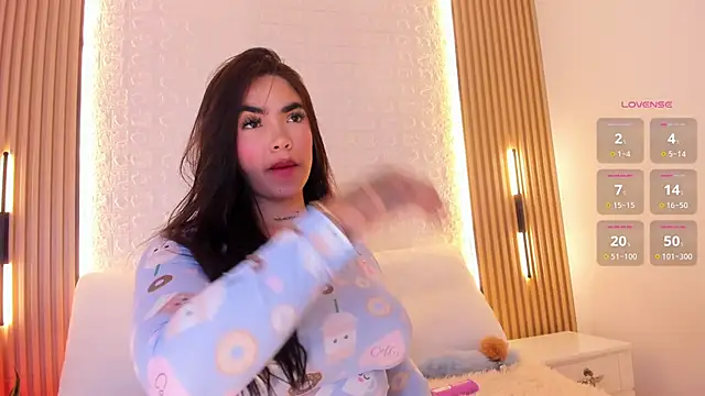 alyssa vargas online show from November 2025 06:01:01 AM