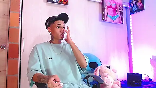 Liam lee online show from November 2025 06:24:02 PM