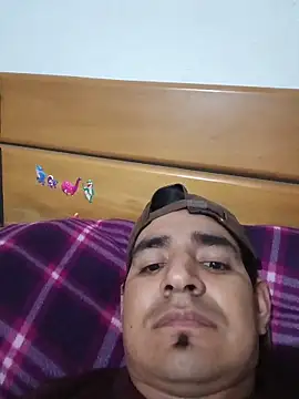 Snapshot of latino17 chatting on December 2025 06:33:02 AM latino17 online show from December 2025 06:33:02 AM