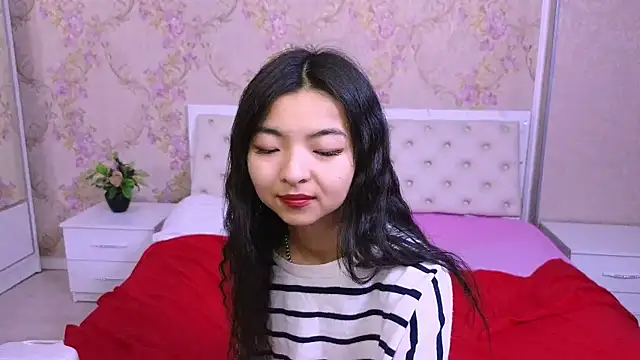 Snapshot of Shy_Kira chatting on December 2024 12:40:02 PM Shy Kira online show from December 2024 12:40:02 PM