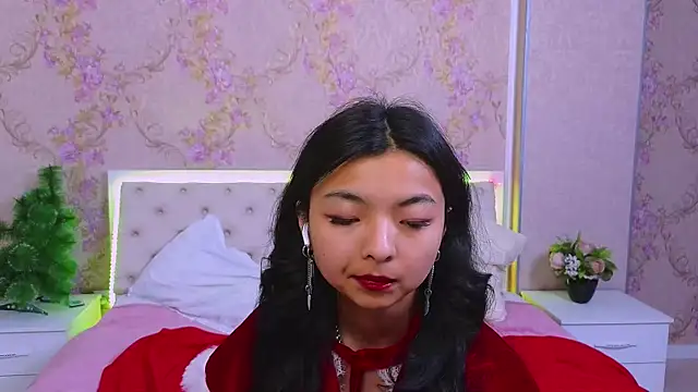 Snapshot of Shy_Kira chatting on December 2024 03:32:02 PM Shy Kira online show from December 2024 03:32:02 PM