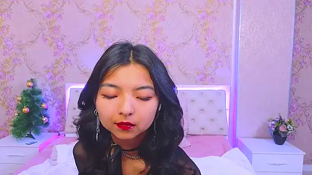 Snapshot of Shy_Kira chatting on December 2024 12:33:02 PM Shy Kira online show from December 2024 12:33:02 PM