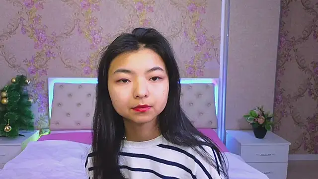 Snapshot of Shy_Kira chatting on January 2025 12:44:02 PM Shy Kira online show from January 2025 12:44:02 PM