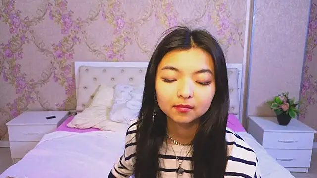 Snapshot of Shy_Kira chatting on January 2025 06:32:02 PM Shy Kira online show from January 2025 06:32:02 PM