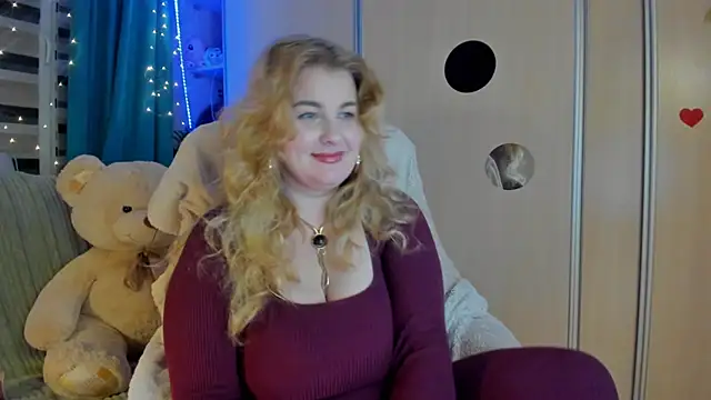 CoraSwon online show from March 2026 06:33:01 PM