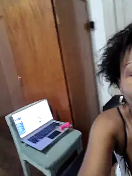 Snapshot of littlebrunett chatting on March 2025 09:14:02 AM littlebrunett online show from March 2025 09:14:02 AM