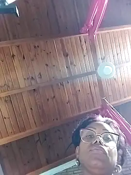 Snapshot of littlebrunett chatting on February 2026 01:09:02 PM littlebrunett online show from February 2026 01:09:02 PM