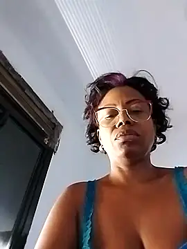 Snapshot of littlebrunett chatting on March 2026 01:48:02 PM littlebrunett online show from March 2026 01:48:02 PM