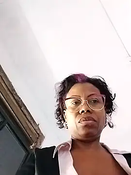 Snapshot of littlebrunett chatting on March 2026 01:48:02 PM littlebrunett online show from March 2026 01:48:02 PM