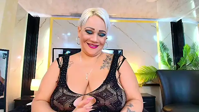 GianellaCox  online show from January 2025 05:28:01 PM