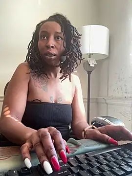 LeyaHoneybuns online show from February 2025 06:58:01 PM