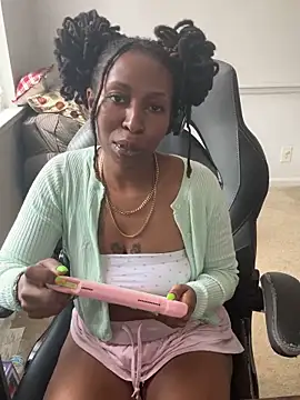 LeyaHoneybuns online show from April 2026 03:29:01 PM