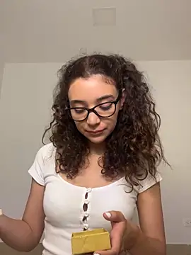 Snapshot of uniquerossie chatting on December 2025 08:12:01 AM uniquerossie online show from December 2025 08:12:01 AM