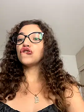 Snapshot of uniquerossie chatting on December 2025 08:00:01 AM uniquerossie online show from December 2025 08:00:01 AM