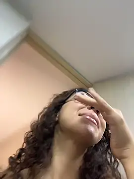 Snapshot of uniquerossie chatting on February 2026 06:52:02 AM uniquerossie online show from February 2026 06:52:02 AM