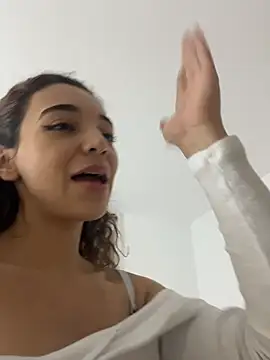 Snapshot of uniquerossie chatting on February 2026 07:46:01 AM uniquerossie online show from February 2026 07:46:01 AM