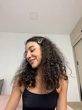 Snapshot of uniquerossie chatting on February 2026 07:31:02 AM uniquerossie online show from February 2026 07:31:02 AM