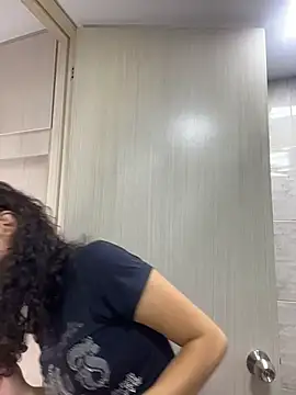 Snapshot of uniquerossie chatting on February 2026 09:06:02 AM uniquerossie online show from February 2026 09:06:02 AM