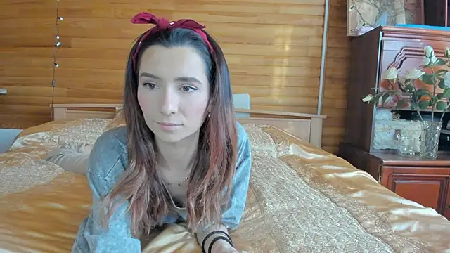 Snapshot of crystalnut chatting on February 2025 04:14:01 AM crystalnut online show from February 2025 04:14:01 AM