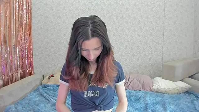 Snapshot of crystalnut chatting on February 2025 04:15:02 AM crystalnut online show from February 2025 04:15:02 AM