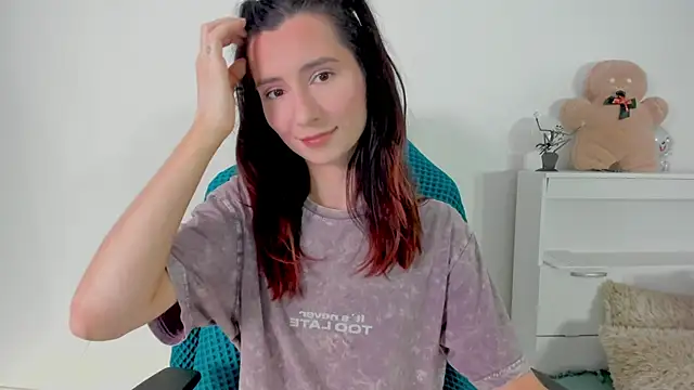 Snapshot of crystalnut chatting on November 2025 03:07:01 AM crystalnut online show from November 2025 03:07:01 AM