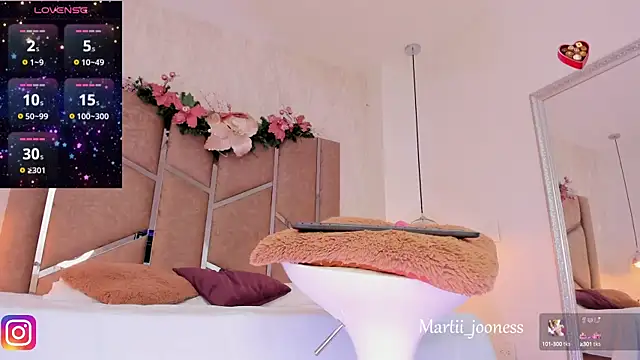 Martinaa Jones  online show from January 2025 07:10:02 PM