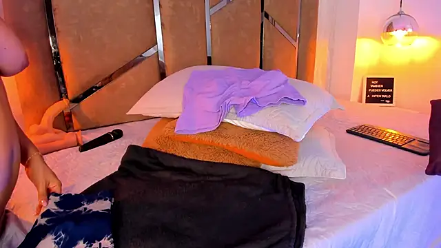 Martinaa Jones  online show from March 2025 09:05:02 PM