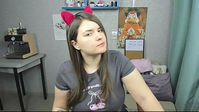 Snapshot of LineraPitts chatting on October 2025 12:57:02 PM LineraPitts online show from October 2025 12:57:02 PM