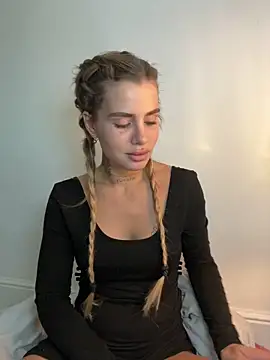 EmiliaCatalina online show from November 2025 08:36:02 PM