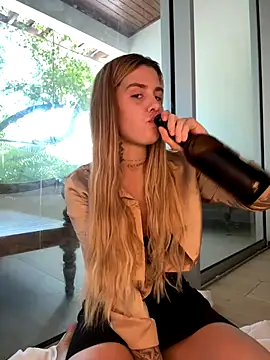 EmiliaCatalina online show from November 2025 05:39:01 PM