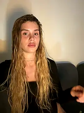 EmiliaCatalina online show from December 2025 11:42:02 PM