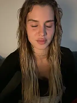 EmiliaCatalina online show from February 2026 11:43:02 PM