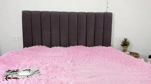 Snapshot of Mika_Ray chatting on February 2025 01:27:02 AM Mika Ray online show from February 2025 01:27:02 AM