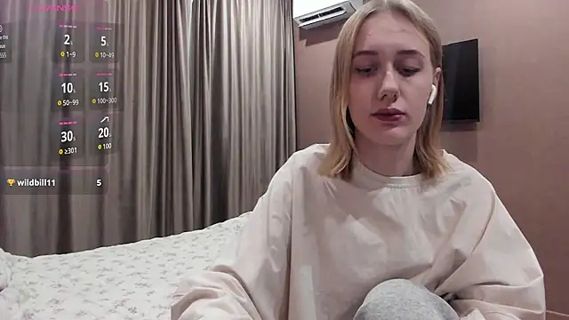 Snapshot of Mika_Ray chatting on November 2025 11:14:02 PM Mika Ray online show from November 2025 11:14:02 PM