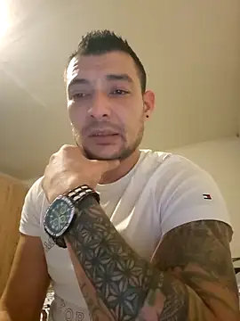 Zoltanioan26 online show from December 2025 03:07:01 PM