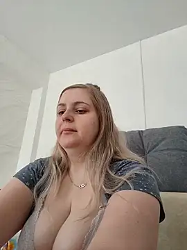 Lady nice cat online show from May 2026 05:59:02 AM