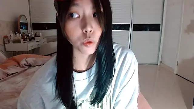 -Lucky Girl online show from November 2025 02:05:02 PM