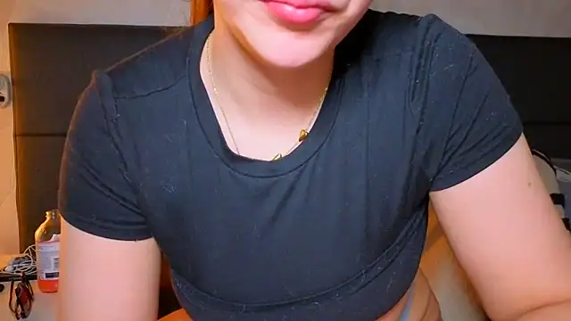 Sweetninaaa online show from May 2026 12:45:02 PM