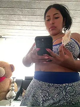 emmyjhonson07 online show from February 2026 01:22:01 PM